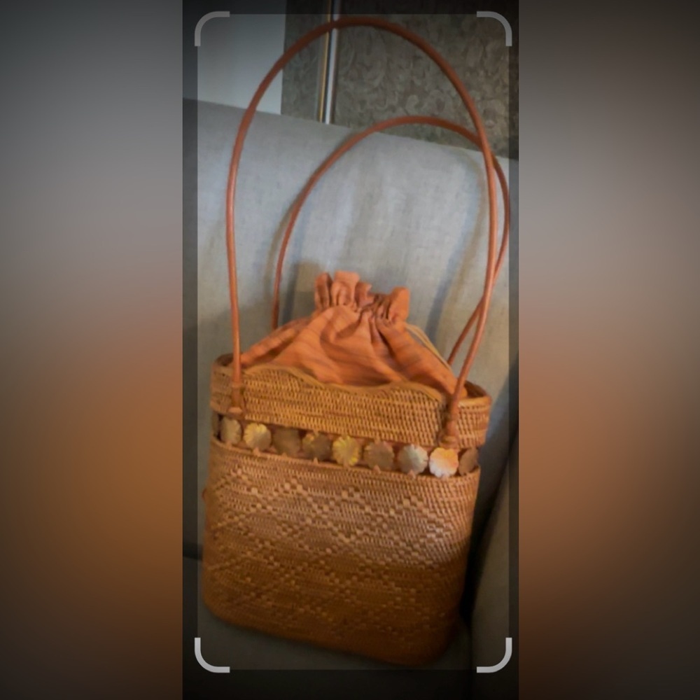 Handmade Bali-style Rattan Tote Bag with Drawstring Lining - Picture 3 of 9
